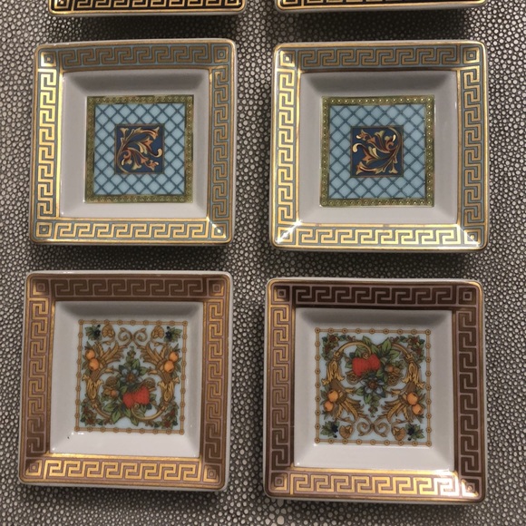 Versace Collection of 8 mini 2”x2” plates - Picture 7 of 9